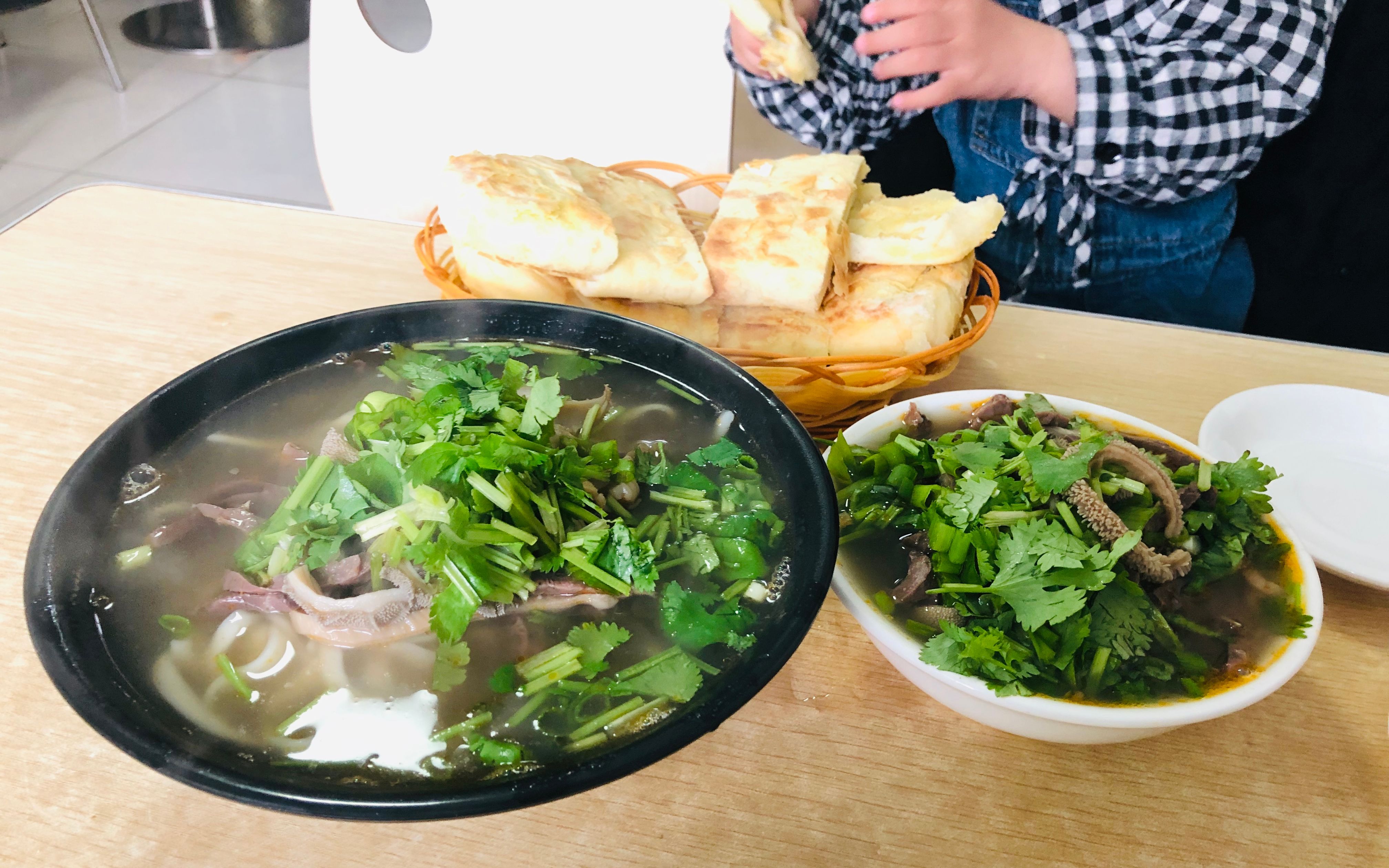 杂碎常吃杂碎面你们知道吗,10块一碗,藏在小巷子里的实惠美味_哔哩