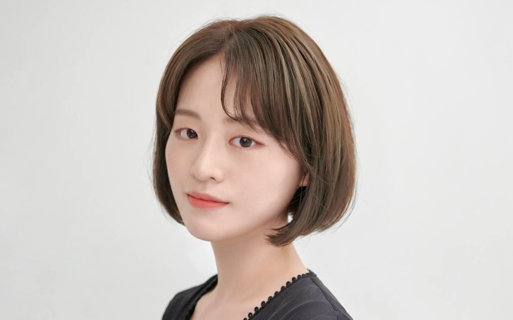 韩国女发型师修剪女式短发2