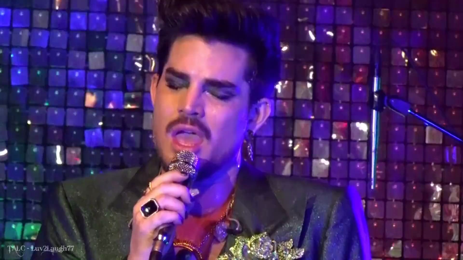 [图]【live】Adam Lambert 《Band Intro 》&《Please Come Home For Christmas》