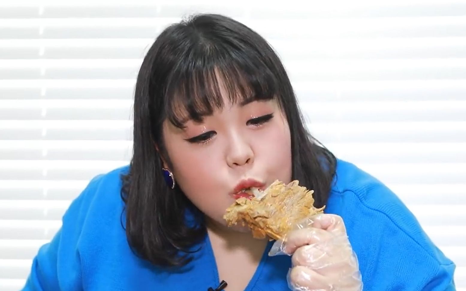 韩国吃播胖胖哒秀彬又可以吃暖暖热乎乎的泡菜锅加肉肉咯