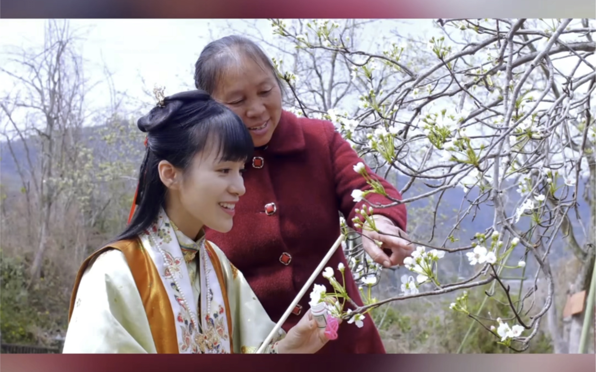 天府梨飘香!小一姐姐和梨花仙子一起《上春山》、赏梨花#小一姐姐 #上春山#仁寿哔哩哔哩bilibili