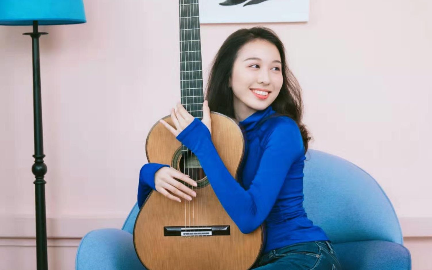 中央音乐学院 吉他专业 美女小姐姐的学校日常~借琴房去练琴啦!