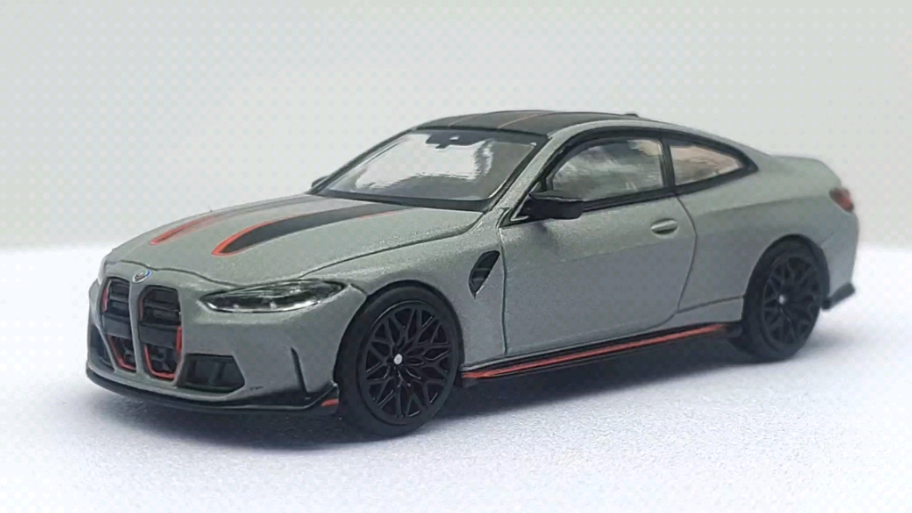 【minigt】641号 宝马 m4 csl