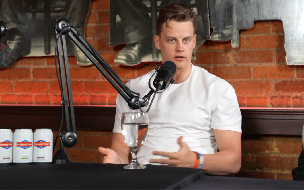 joe burrow最新播客访谈(可以直接划到9:52秒joe出场观看)