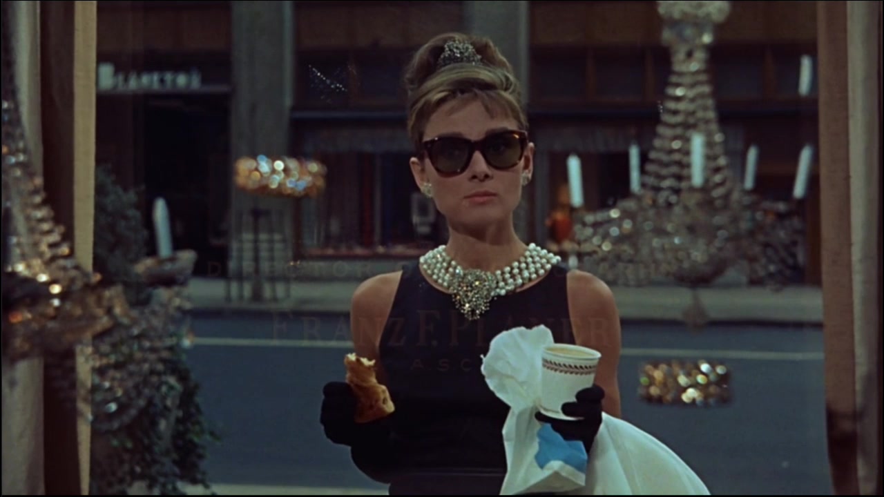 [图]【电影原声】月亮河《蒂凡尼的早餐》主题音乐 中文旁白简介 Moon River Breakfast at Tiffany's