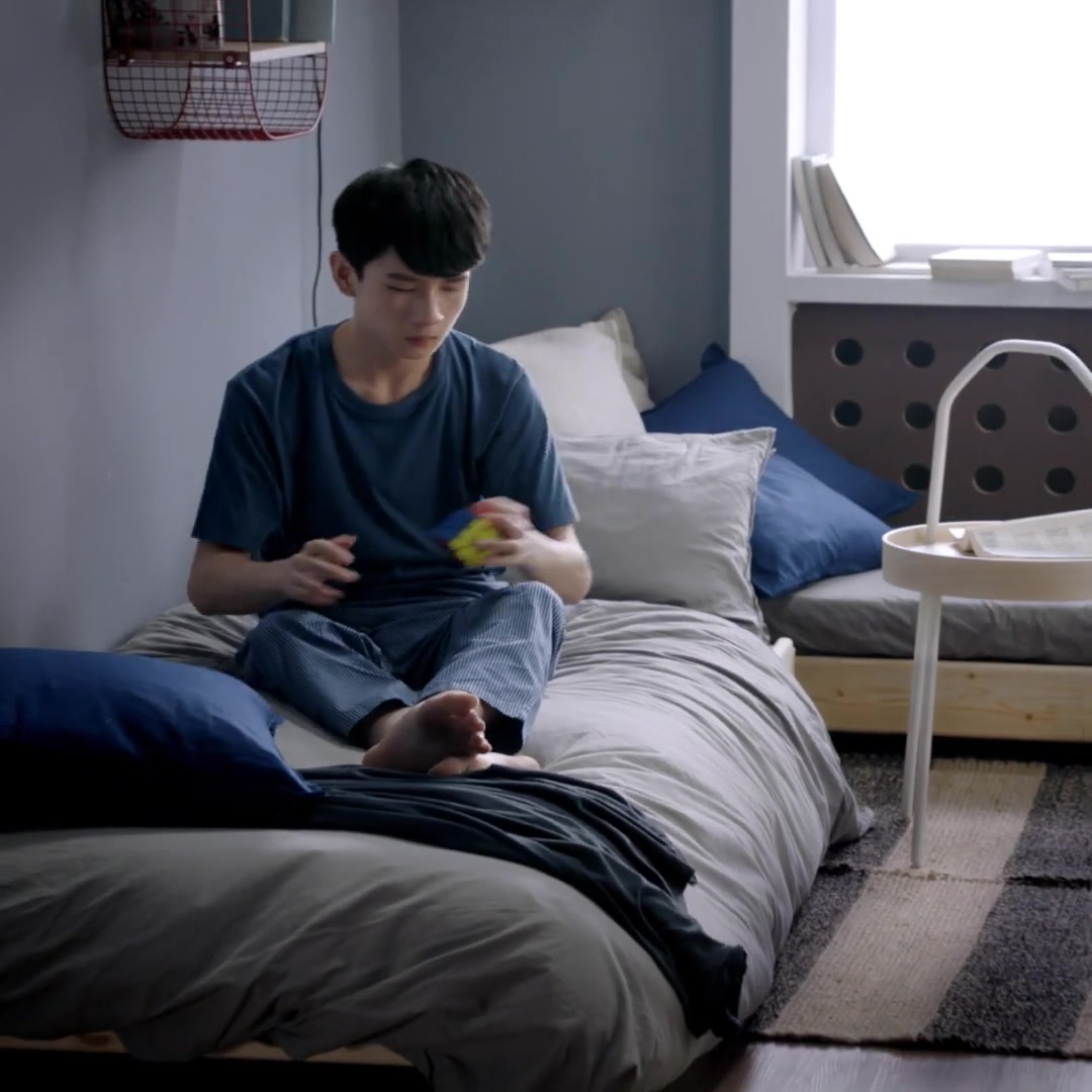 宜家快闪广告片,35秒处王楷文小哥哥秀魔方