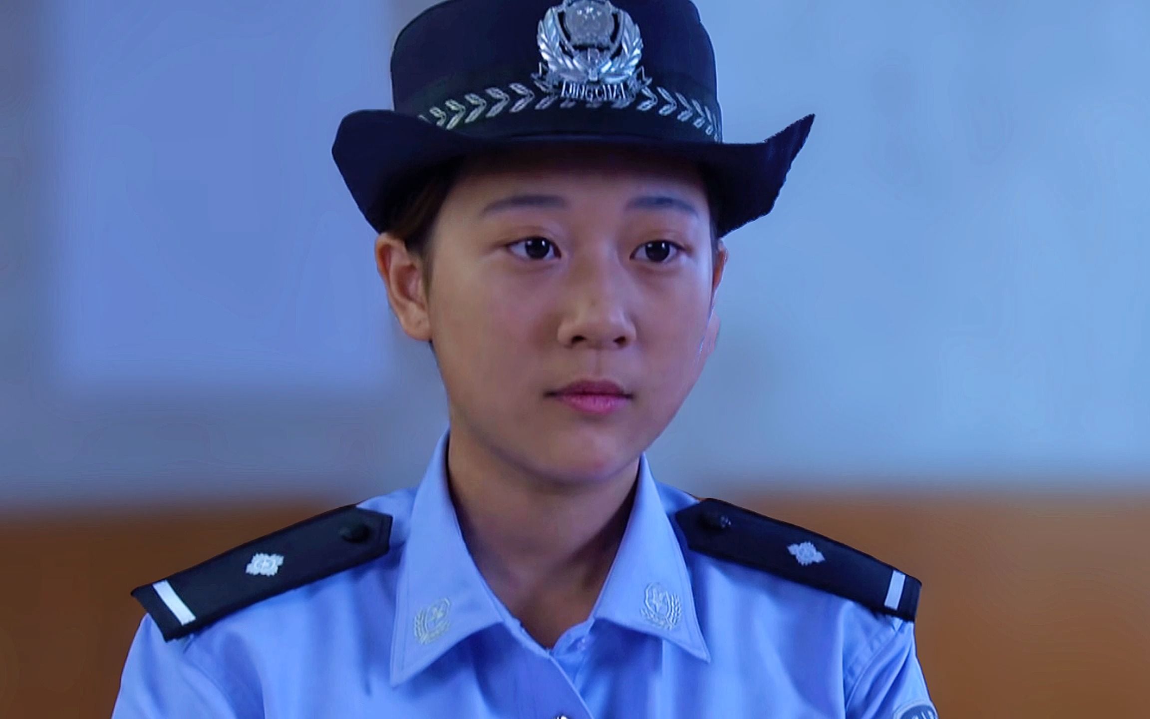 小孩在车上被男人刁难,女警察接下来霸气解决事情!