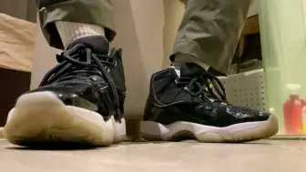 Download Video: Air Jordan 11 black