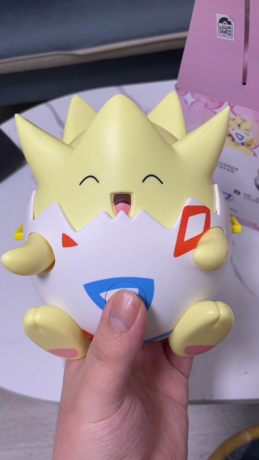 还不如当年的可达鸭跳广场舞呢～[辣眼睛]