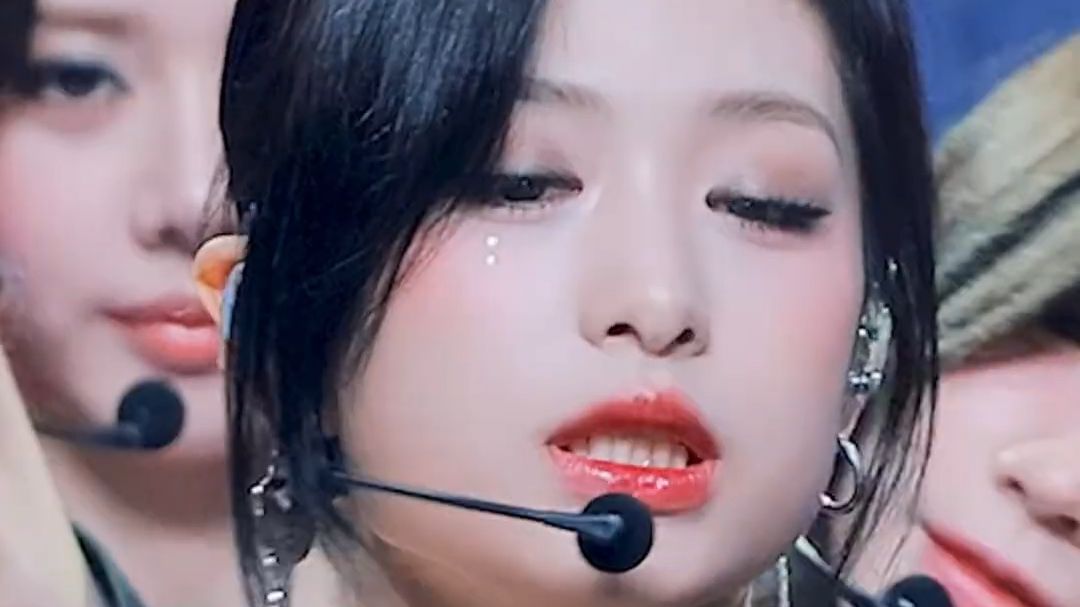 是月亮 — AHYEON