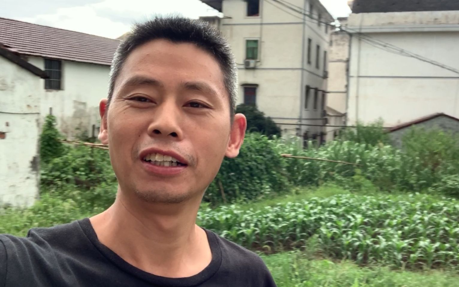 农村小罗浙江的农村很繁华在农村豪华大奔随处可见一起去看看