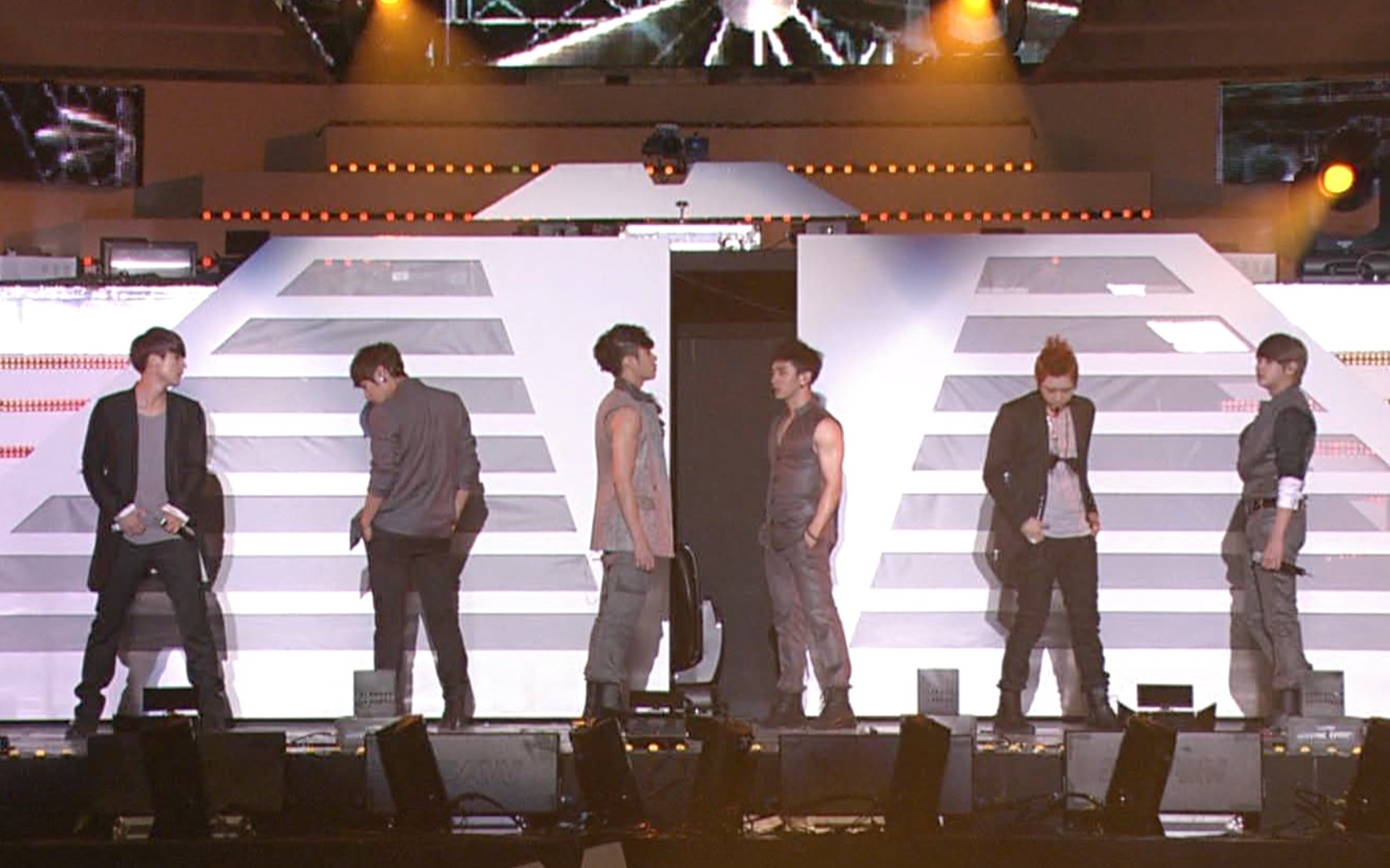 [图]【Live】BEAST「Fiction」2011DreamConcert