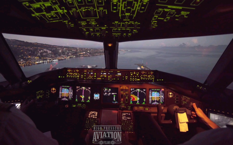 飞机驾驶波音777着落驾驶舱视角14k