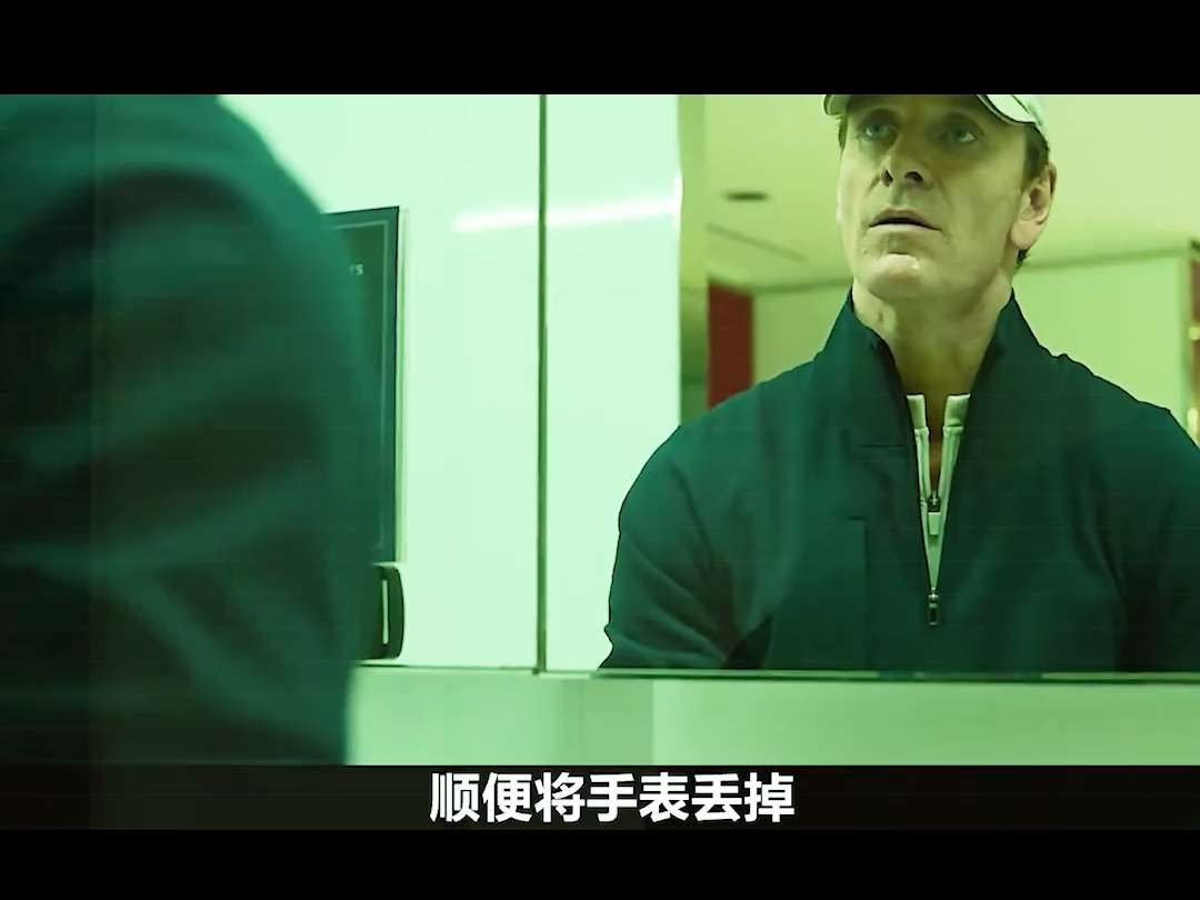 杀手架起消音狙击枪却出现一个皮衣美女