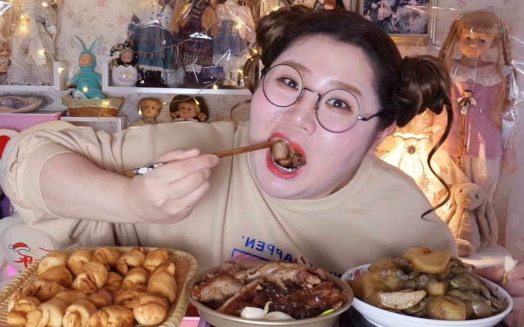 肉姐吃 秘制肘子 炖豆角 炸物