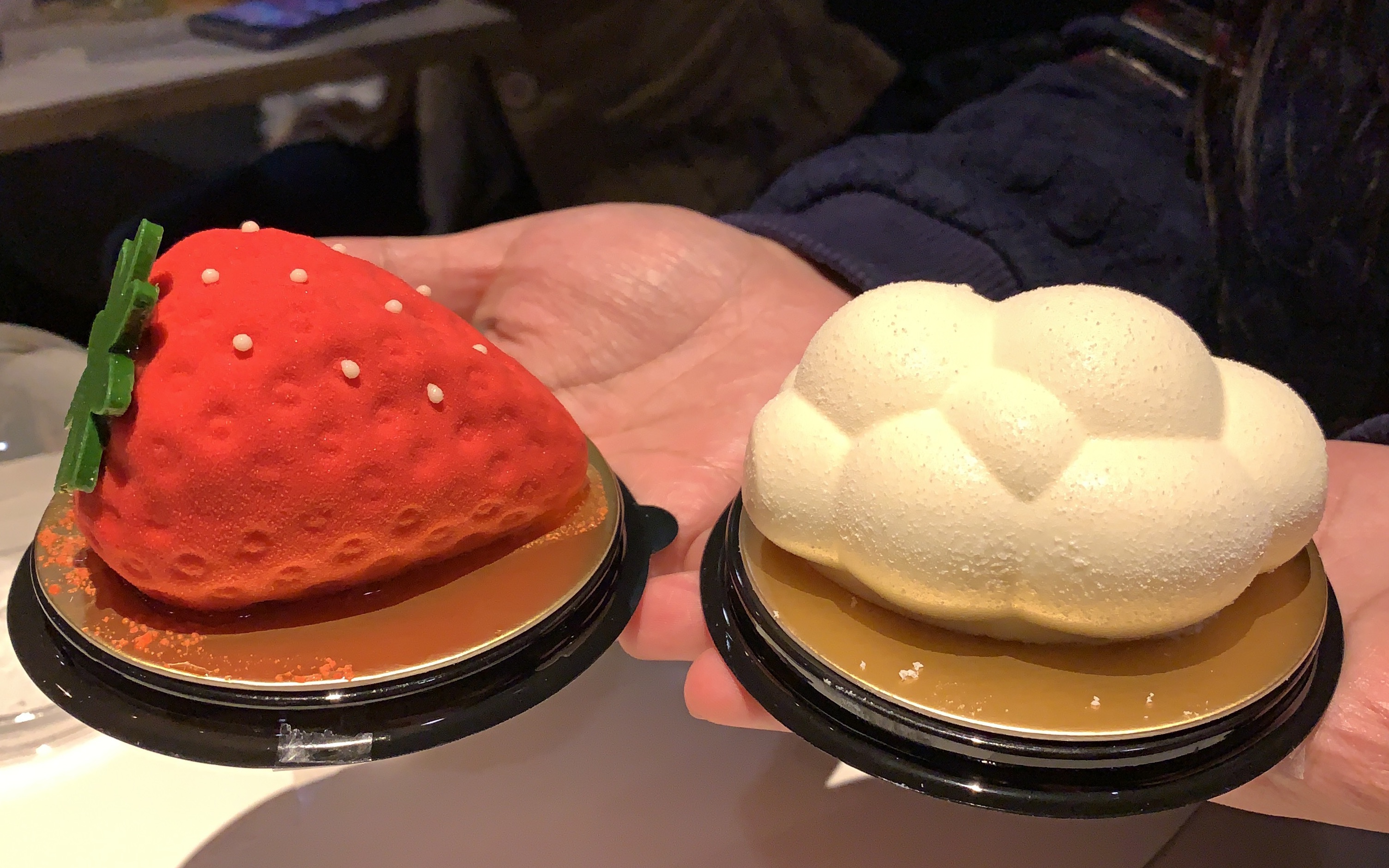 活动作品麦当劳新品大草莓小云朵蛋糕体验报告小达达吃遍上海s13e70