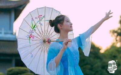 优雅伞舞《风筝误》中国舞暑期集训班学员展示【单色舞蹈】