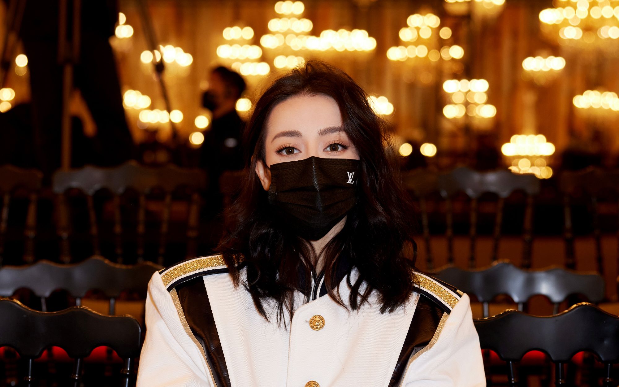 【迪丽热巴lv大秀饭拍】王子下班咯!