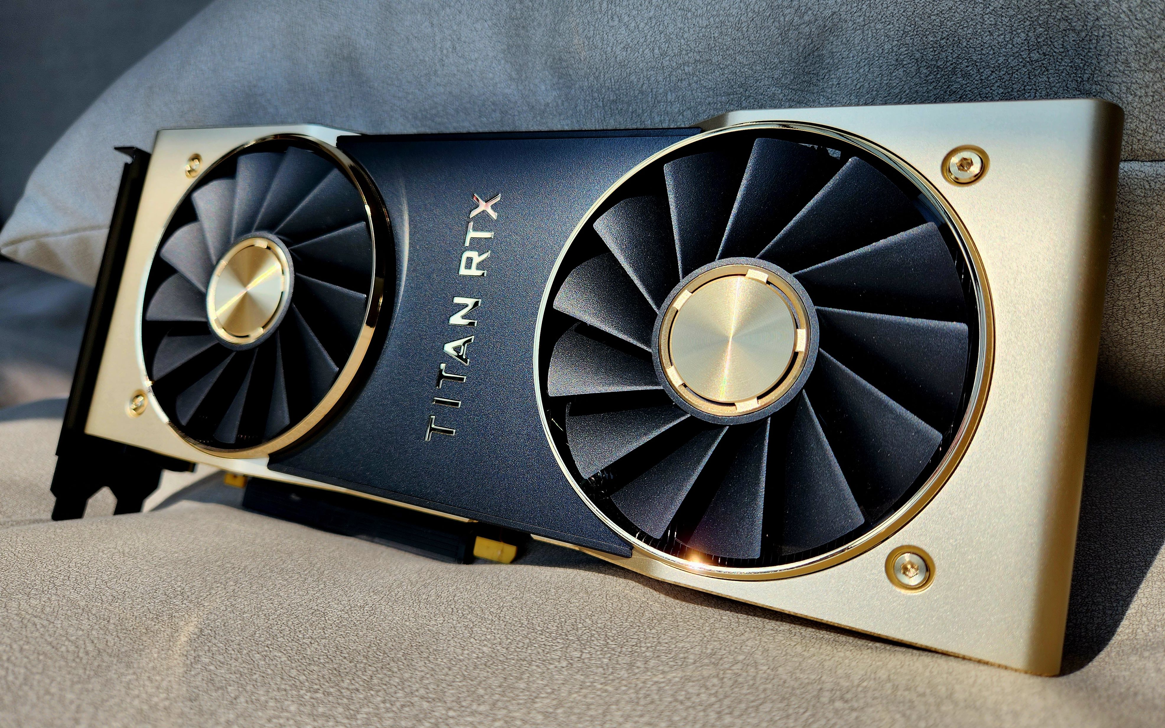 既然要追求刺激,那就贯彻到底好了 | rtx titan散热器组装