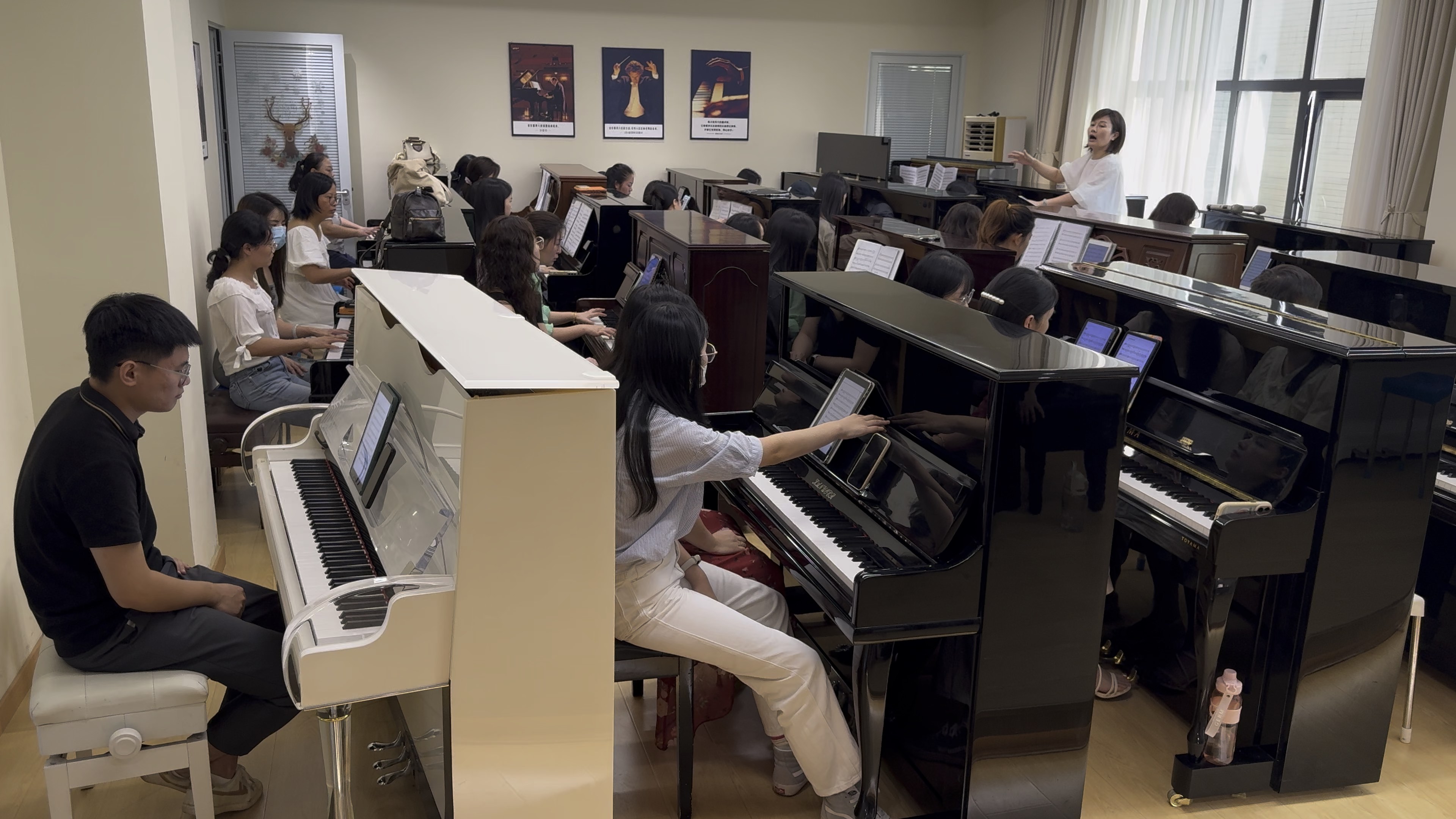 百人钢琴演奏 教师组 排练中