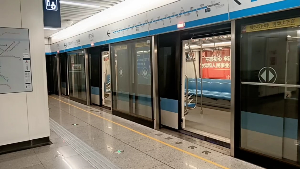 南京地铁1号线( 053054 )出燕子矶站