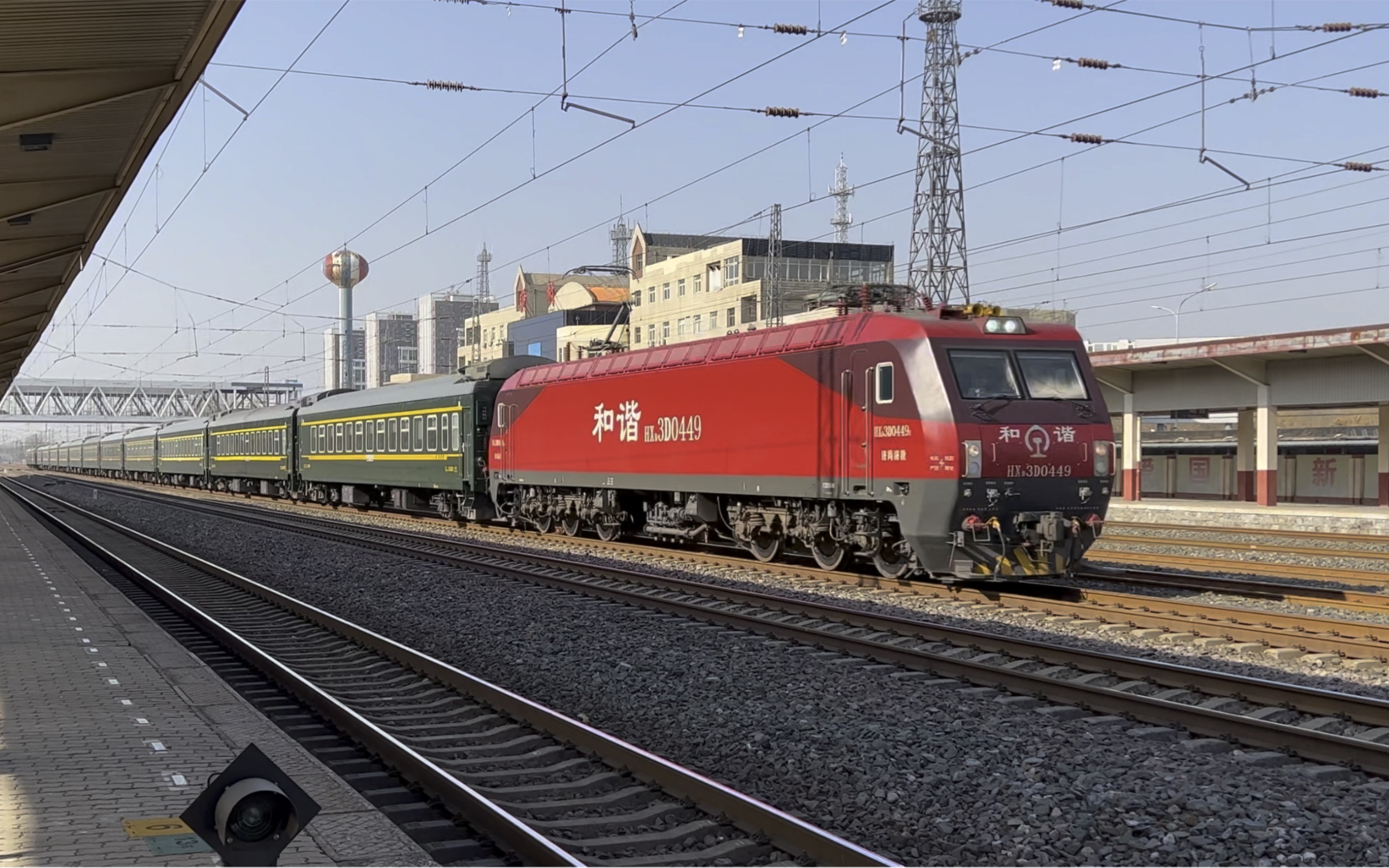 k1785次列车通过黄村站