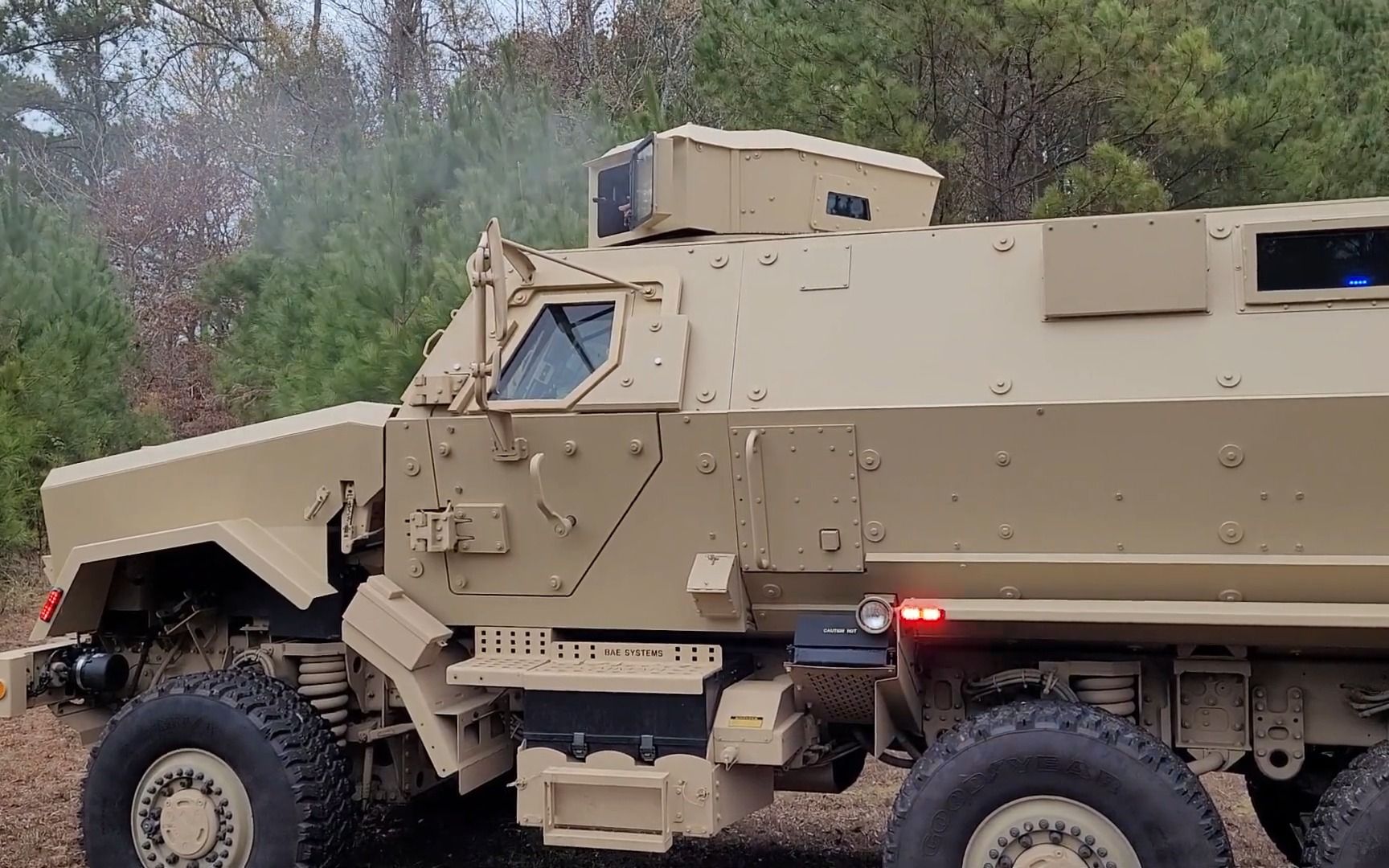 【坦克战车】- caiman 防雷反伏击车(mrap)机枪塔射击