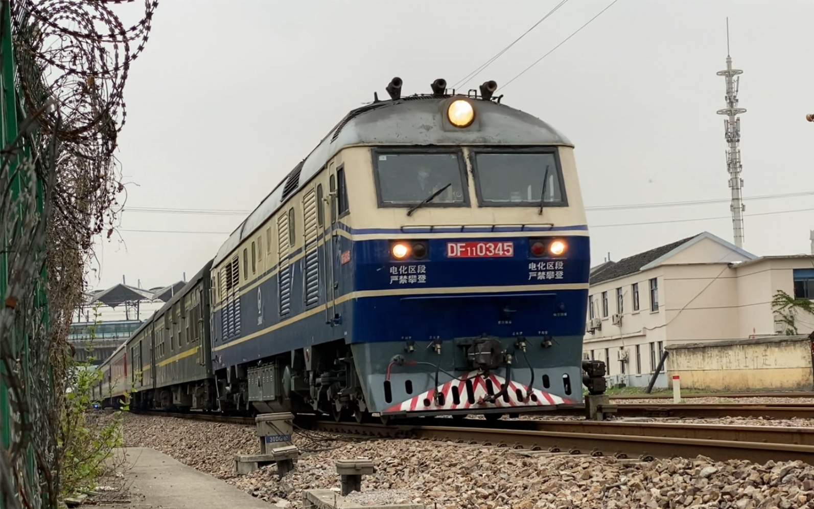 【中国铁路】k101次通过中华门站_哔哩哔哩_bilibili