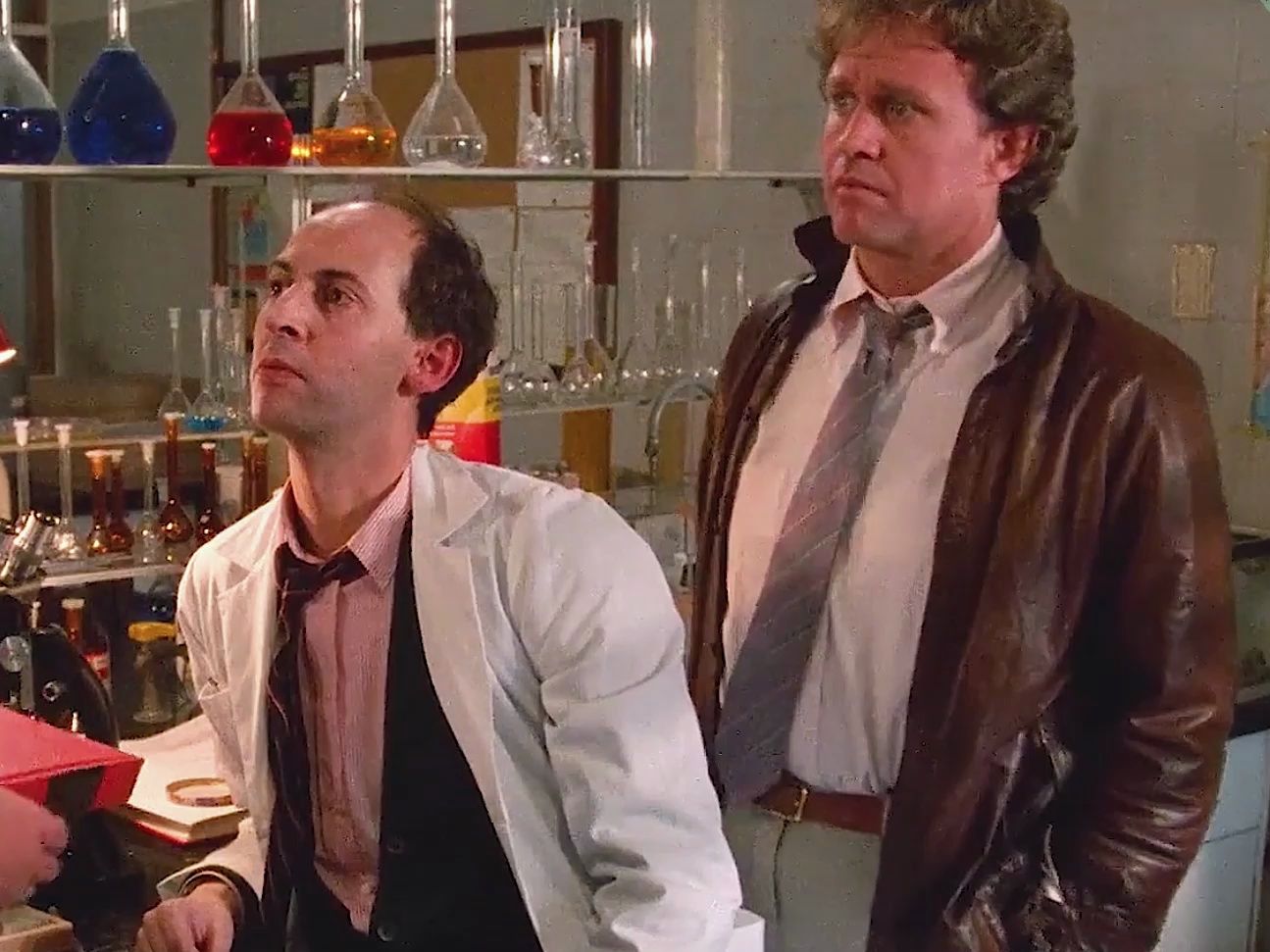 万圣节遇到食人魔,在小镇里开始大屠杀,电影《致命弯道》