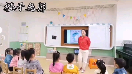 幼儿园公开课|小班语言《花裤衩》活动目标:1、感受绘本故事中花裤衩一物多用的乐趣,大胆讲述故事情节.2、尝试在角色体验玩裤衩中,学说角色之间...