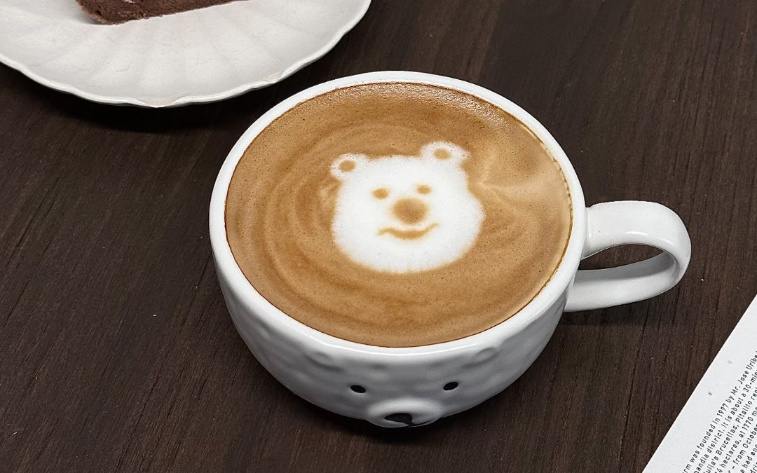 一个可爱的小熊熊咖啡雕花教程