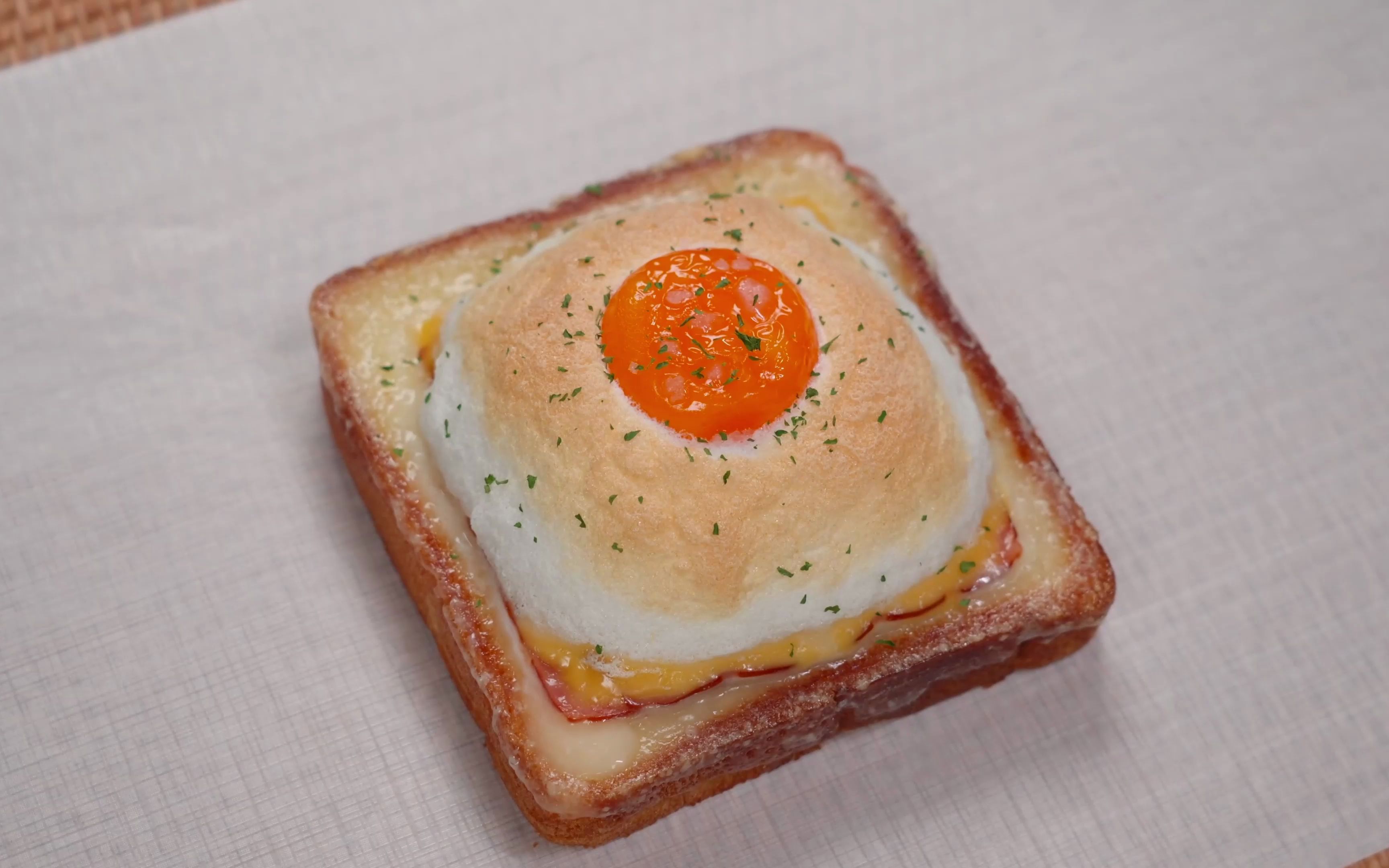 3分钟搞定营养早餐,色泽金黄的香嫩软蛋芝士吐司,吃一口忘不了