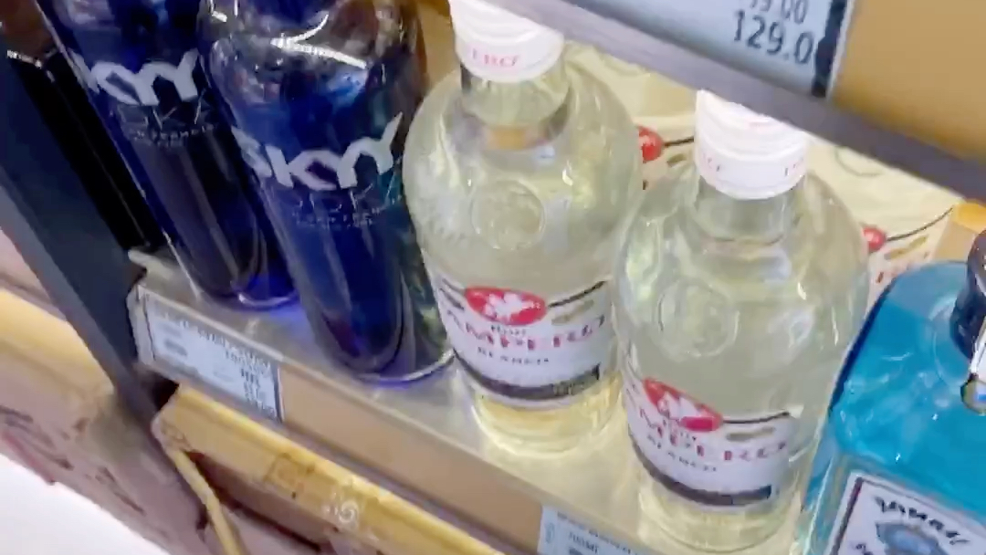 亲爱的达瓦里氏 干了这瓶伏特加