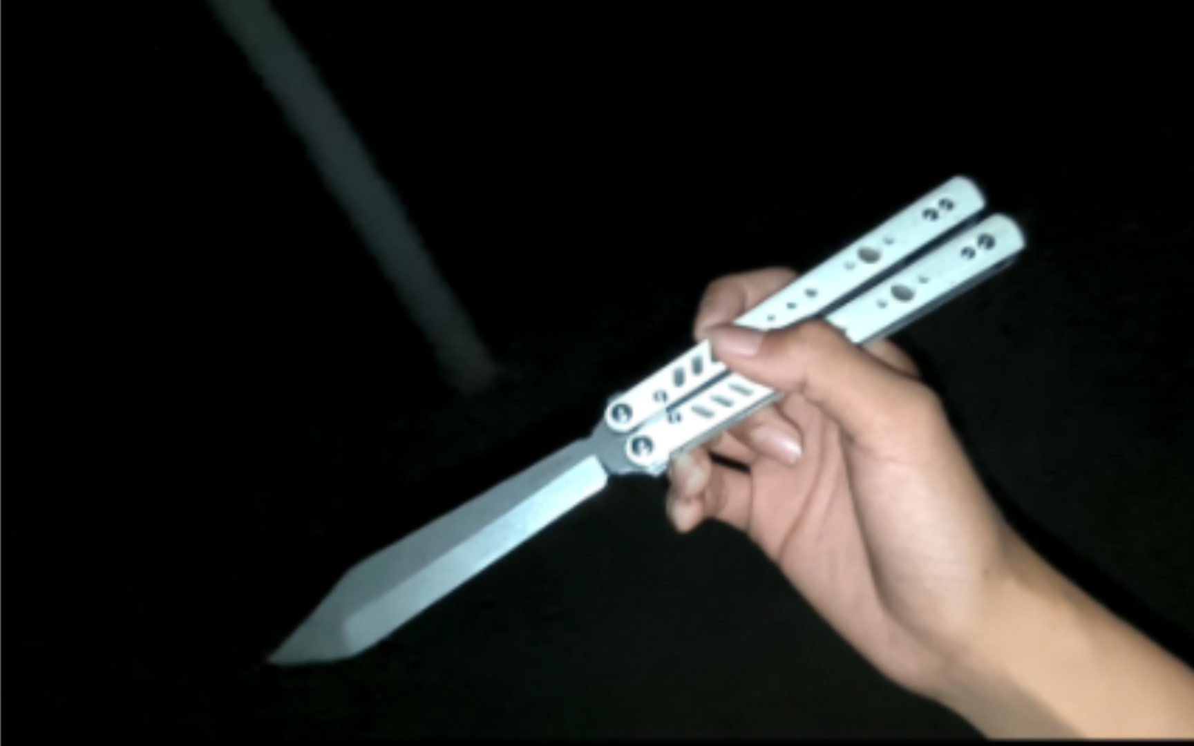 想学冷门招?自由抛接打手背成为你花式的点睛之笔!