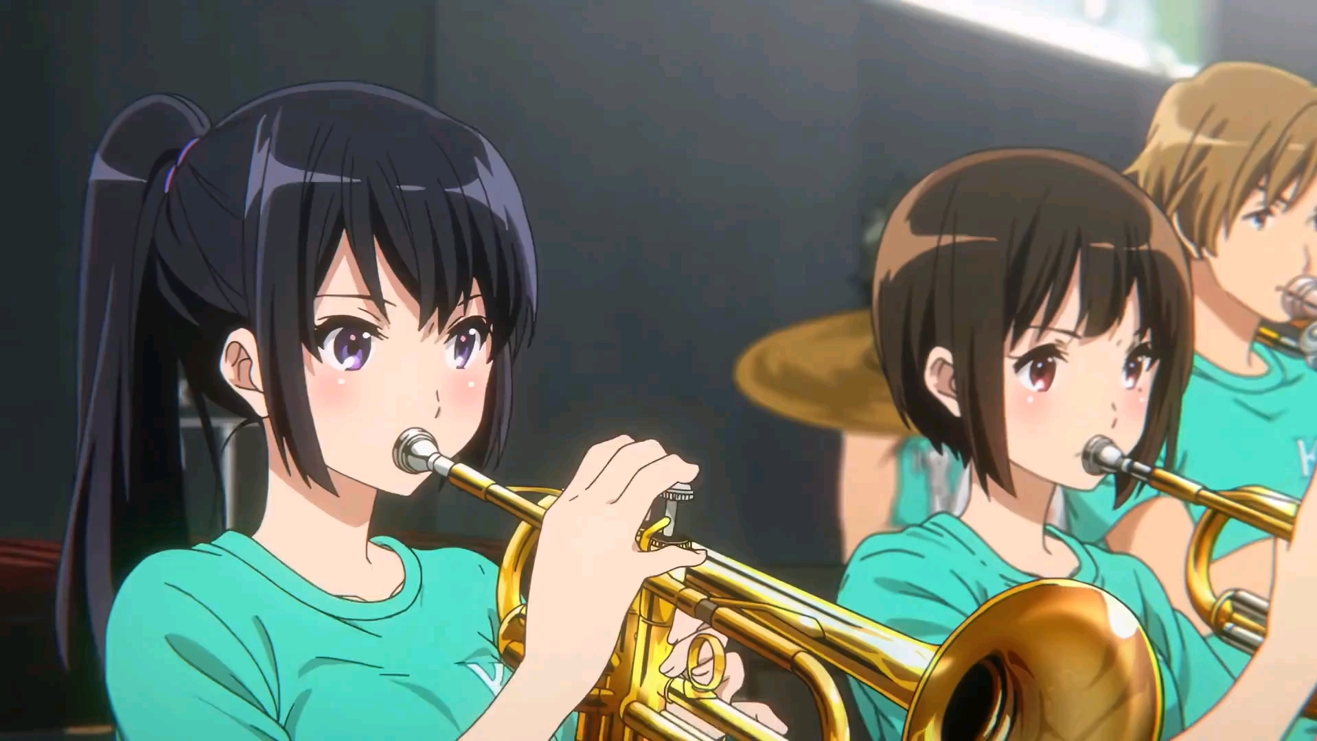 吹响吧上低音号