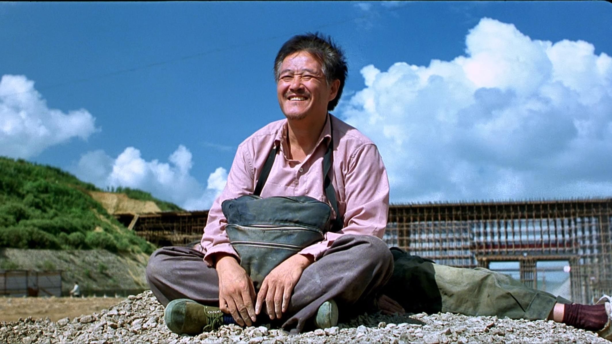 以"老赵"的视角打开《落叶归根》落叶的一生只是为了追根