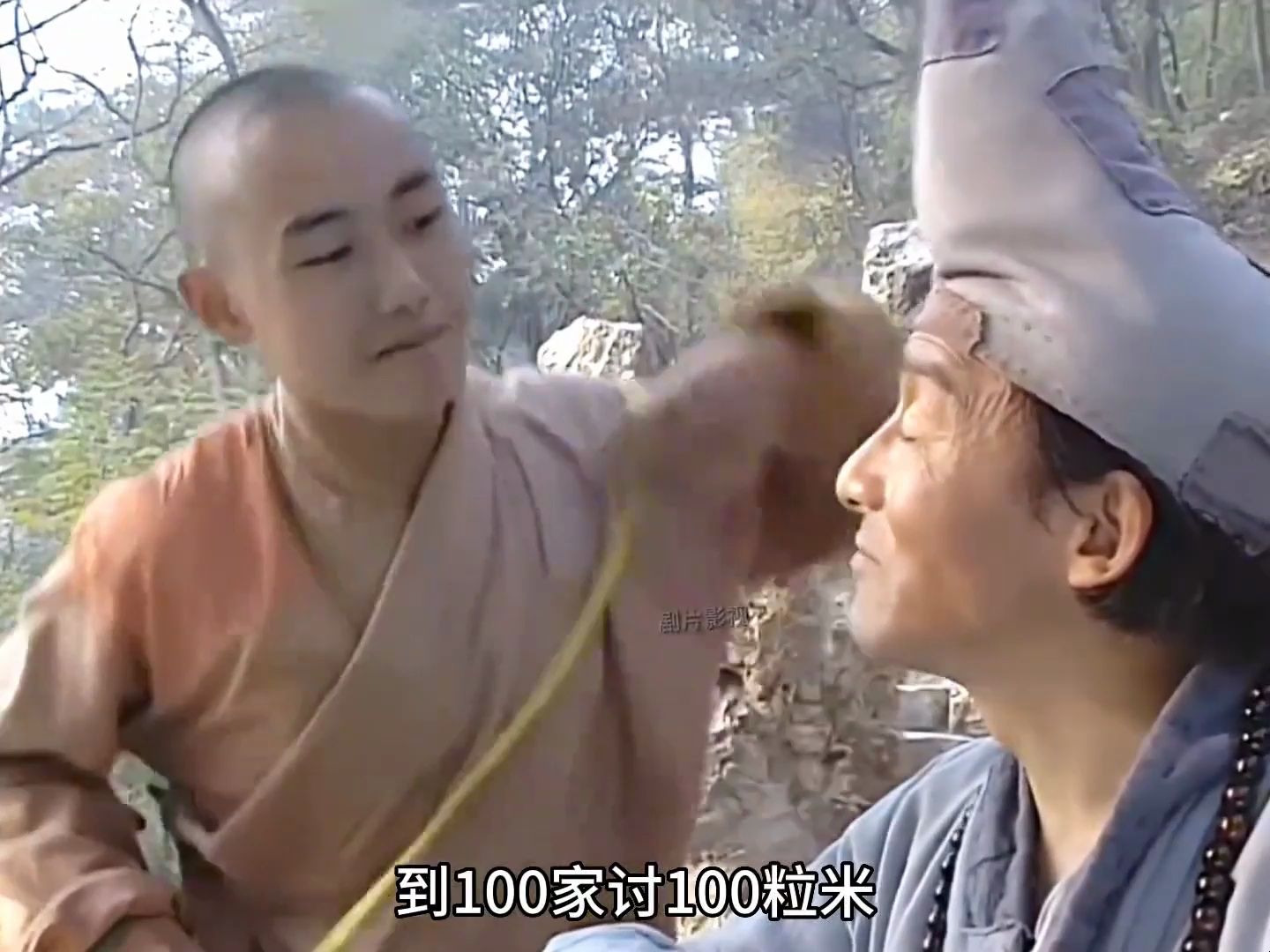 济公让火棍去一百家讨一百粒米,但火棍却投机取巧#济公