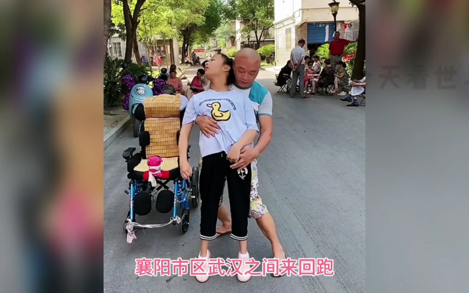 [图]脑瘫双胞胎姐妹，身残志坚自食其力，靠做电商养活自己，令人敬佩！