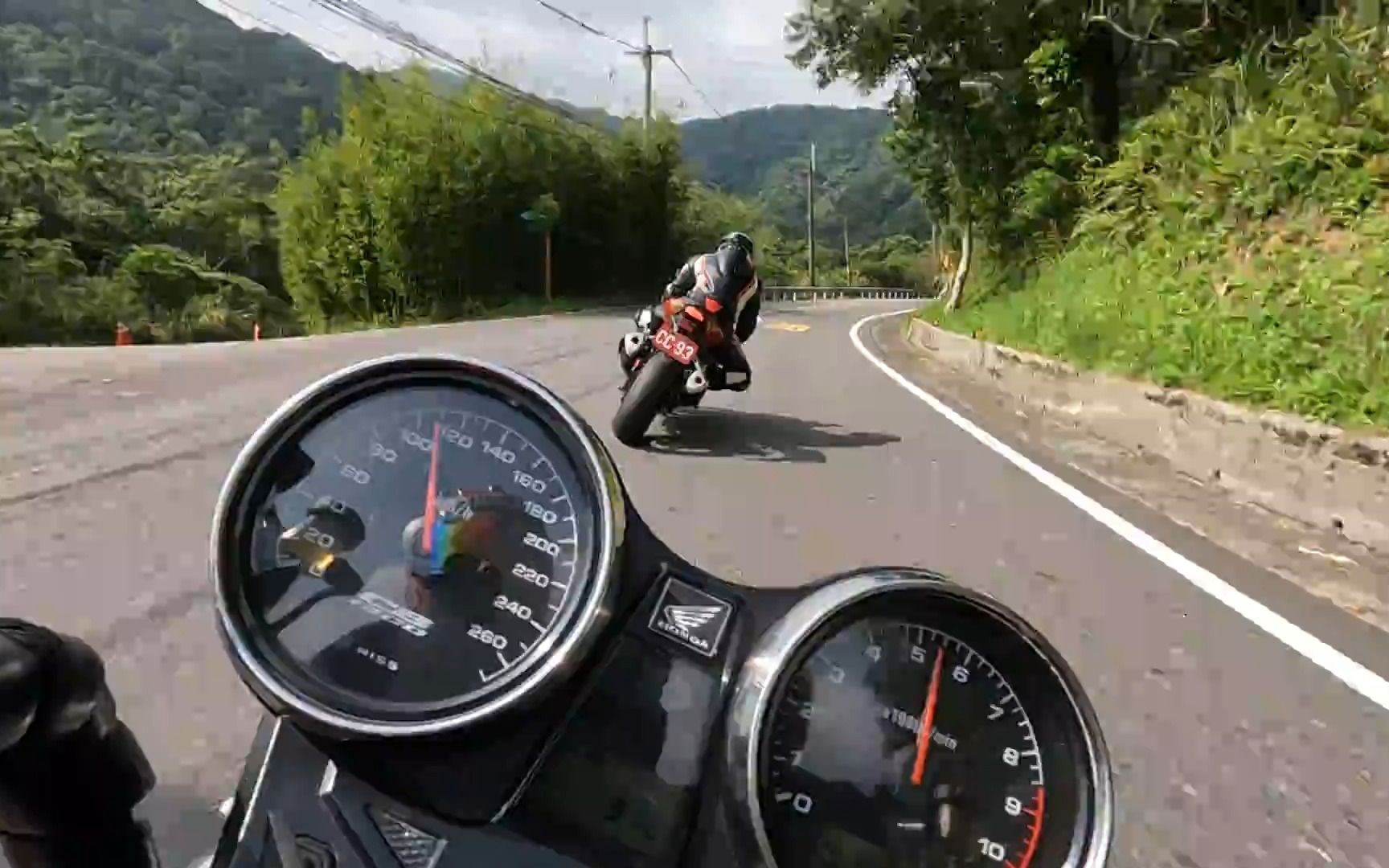 hondacb1300跑山压弯全程高能请戴耳机观赏