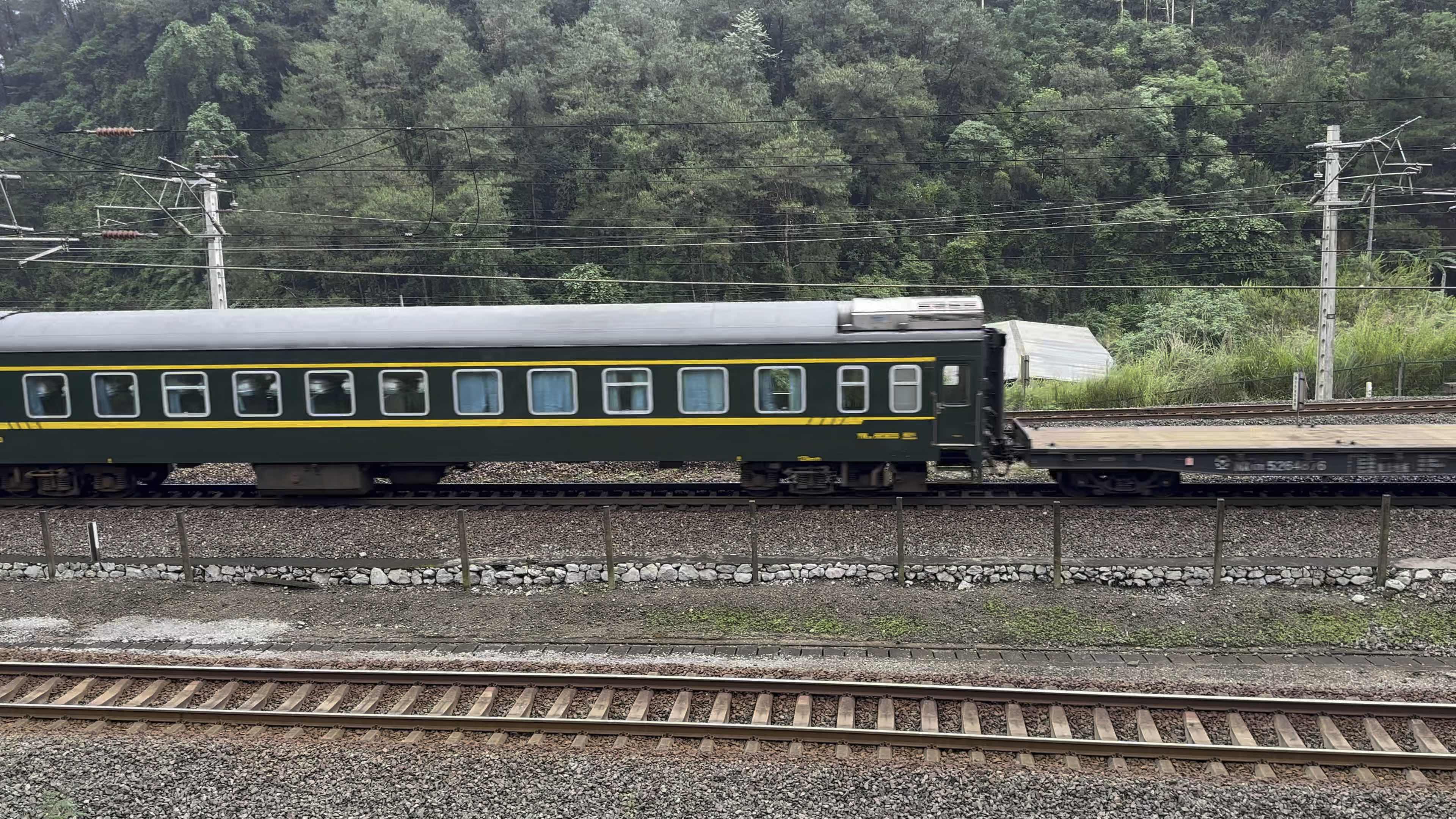 hxd1c-7039 df4d-4078牵引超限70002次超限试验车通过那罗,即将反方向