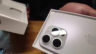 淘宝百亿补贴购买的16pm 完美翻车，应该是后封的，而且屏幕液晶里面还有一个灰尘，后续直播。淘宝给我申请退款的处理流程。