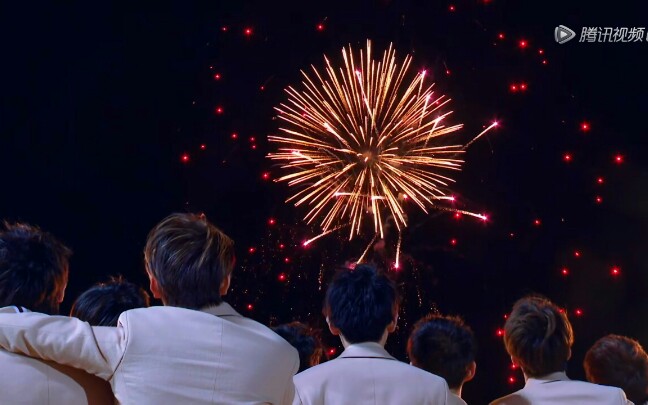 【创造营―鹅你真浪漫】继海边看日出后,大岛男孩又一起围观青春烟火