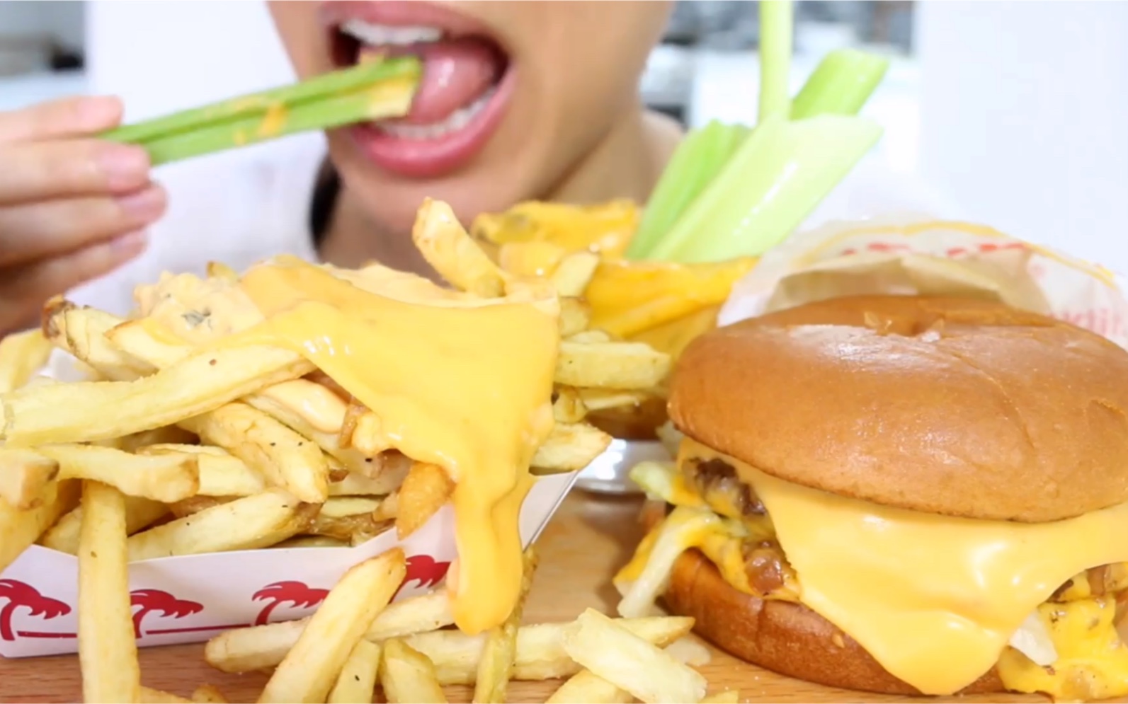 *吃播剪说话* 中字|薯条,芹菜,芝士酱,芝士汉堡~咀嚼音食音吃饭