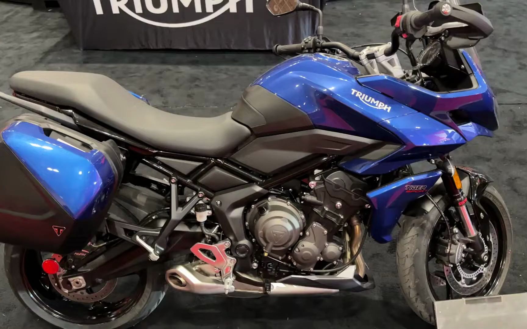 舒适时尚!2023款凯旋虎运动660