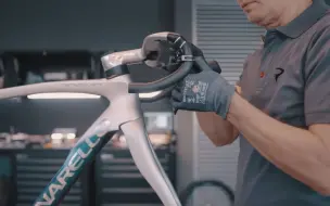 Télécharger la video: 【公路车】装车视频 Pinarello Dogma F