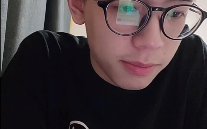 陈梓铭210713录屏惊知名男主持人竟在直播间哄小孩