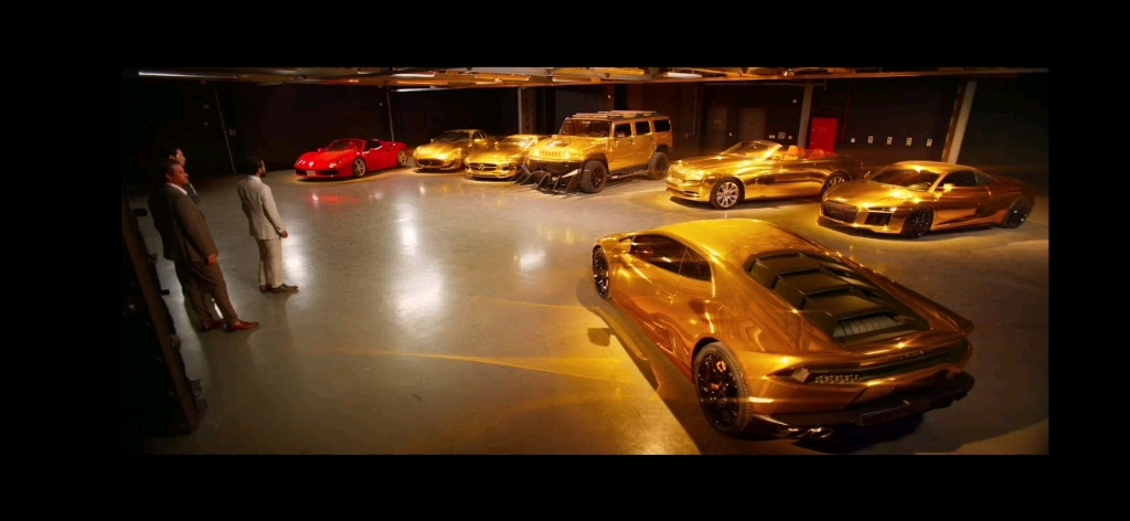 价值一亿美金的黄金悍马刚上路就报废了