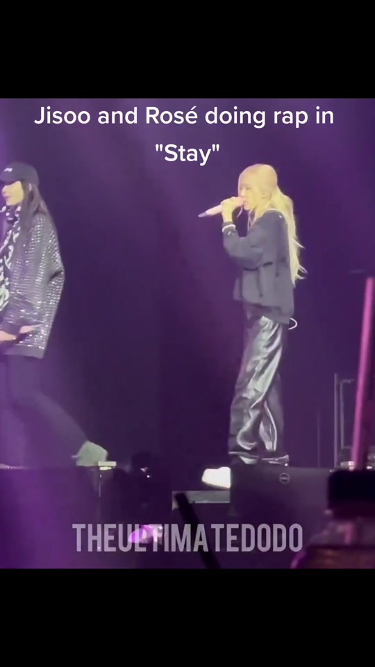 jisoo和rosé 在 "stay" 中做说唱