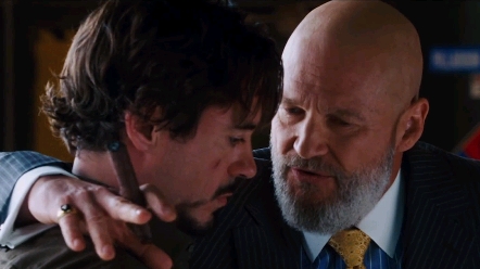 背后捅刀子的人往往都是熟人只有他知道往哪里捅最痛