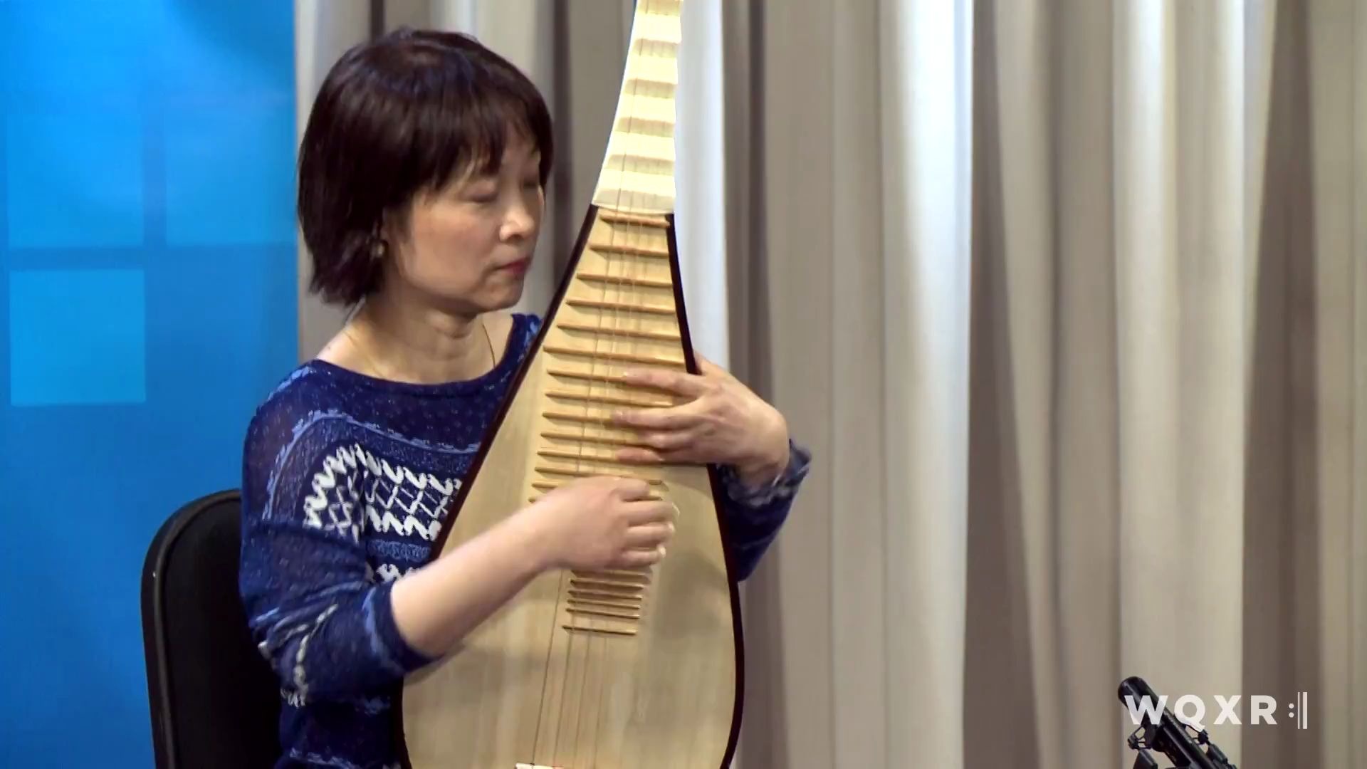 [图]「精彩国乐」Pipa Player Wu Man plays 'Jasmine Flower' Live in the WQXR Studio